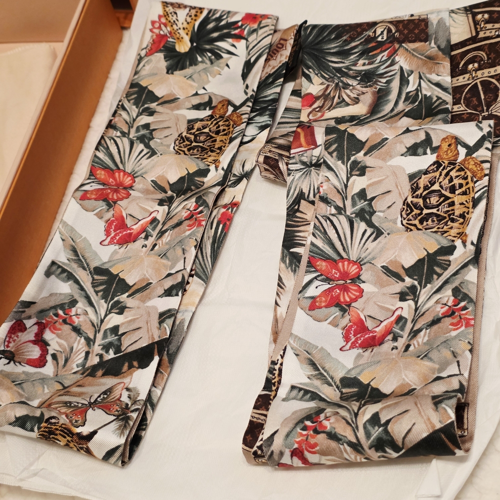 Authentic Louis Vuitton Voyage Extraordinaire Bandeau Tropical Print - Picture 7 of 16